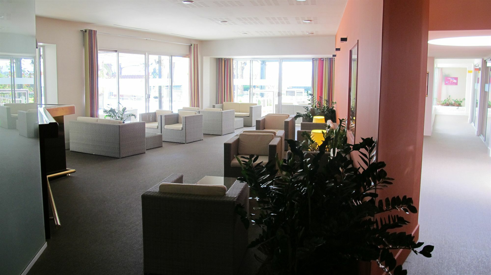 Holiday Inn Perpignan, An Ihg Hotel מראה חיצוני תמונה